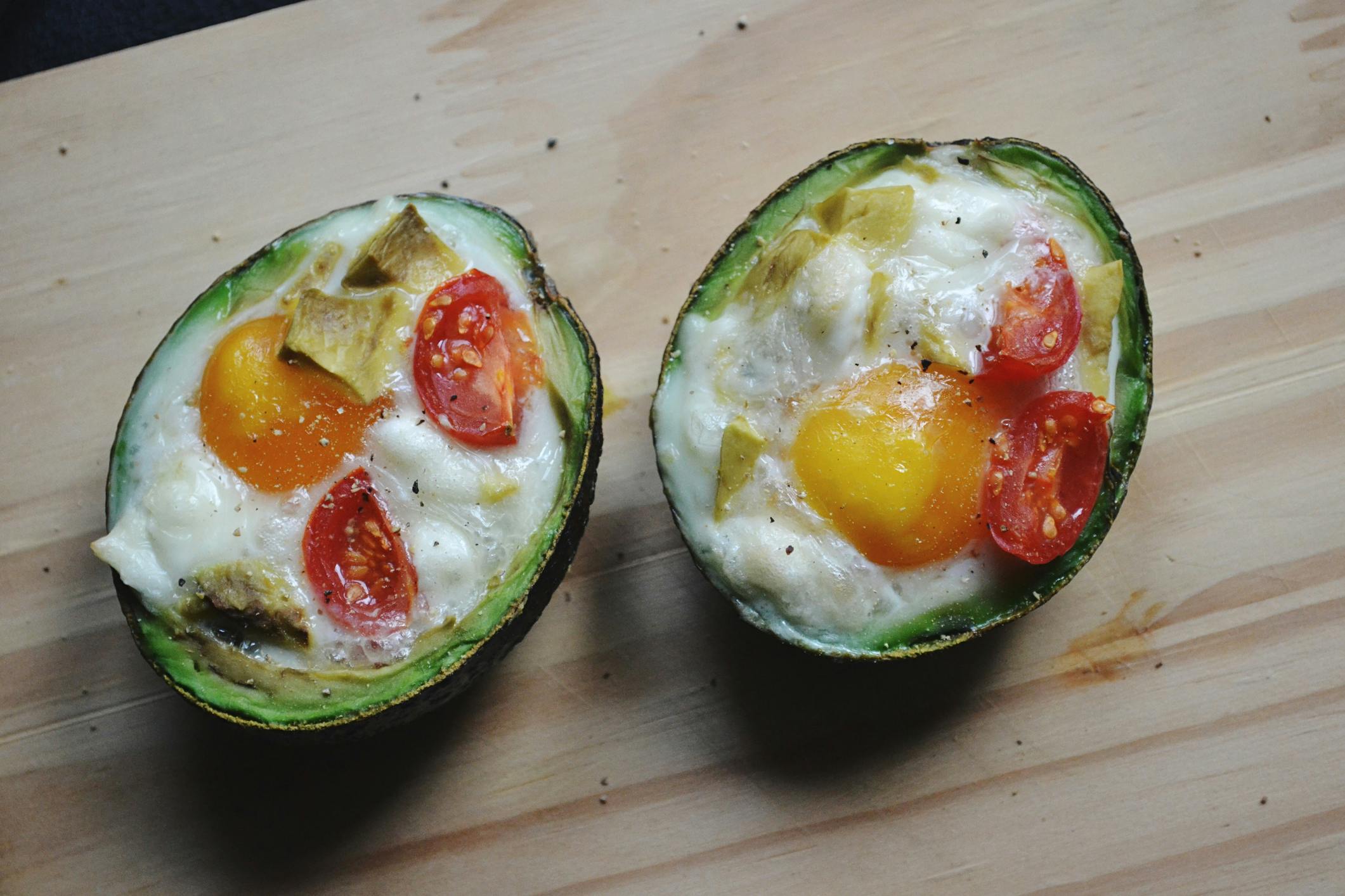 fylt avokado SUn m1HbeYkwmsUkRP Bakt avokado med egg og tomat